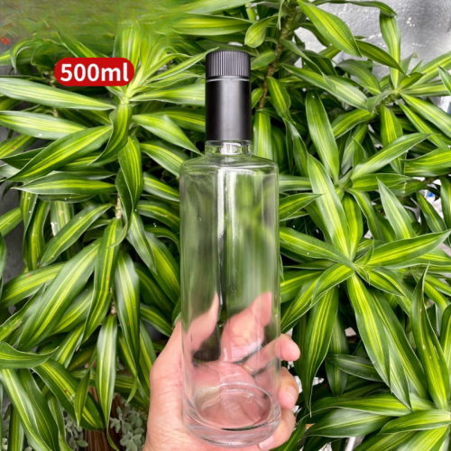 Chai thuỷ tinh cổ dài trụ tròn nắp đen